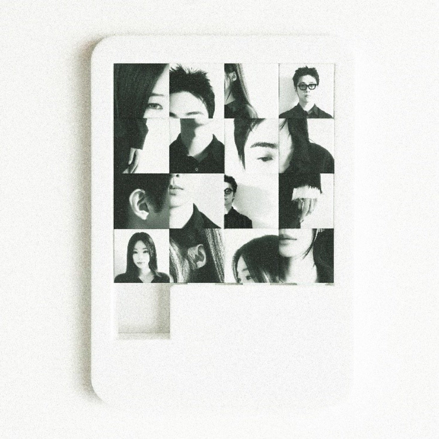 GIRIBOY - (Puzzle Keyring Package) - Album Kpop : coffret Puzzle Keyring avec photos du groupe, fond clair.