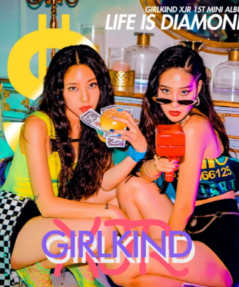 GIRLKIND XJR - [Life is Diamond] - Album Kpop, visuel fan art : deux idols stylées devant décor bars, bouteilles et logo GIRLKIND