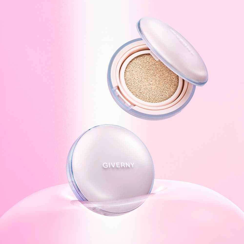GIVERNY Dewy Glassy Cushion 13gX2 (Main Product + Refill) SPF 50+ PA+++ : coussin lumineux ouvert sur fond rose