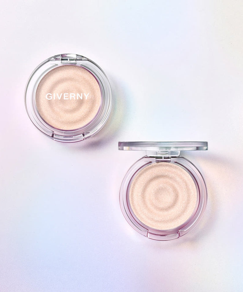 GIVERNY Dewy Voluming Highlighter 3g de la marque GIVERNY, poudres haute lumière démo sur fond clair.