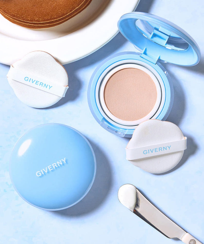 GIVERNY Cloud Mesh Cushion 15gX2 (Main Product + Refill) (SPF 40, PA++) en bleu clair avec applicateur et spatule.