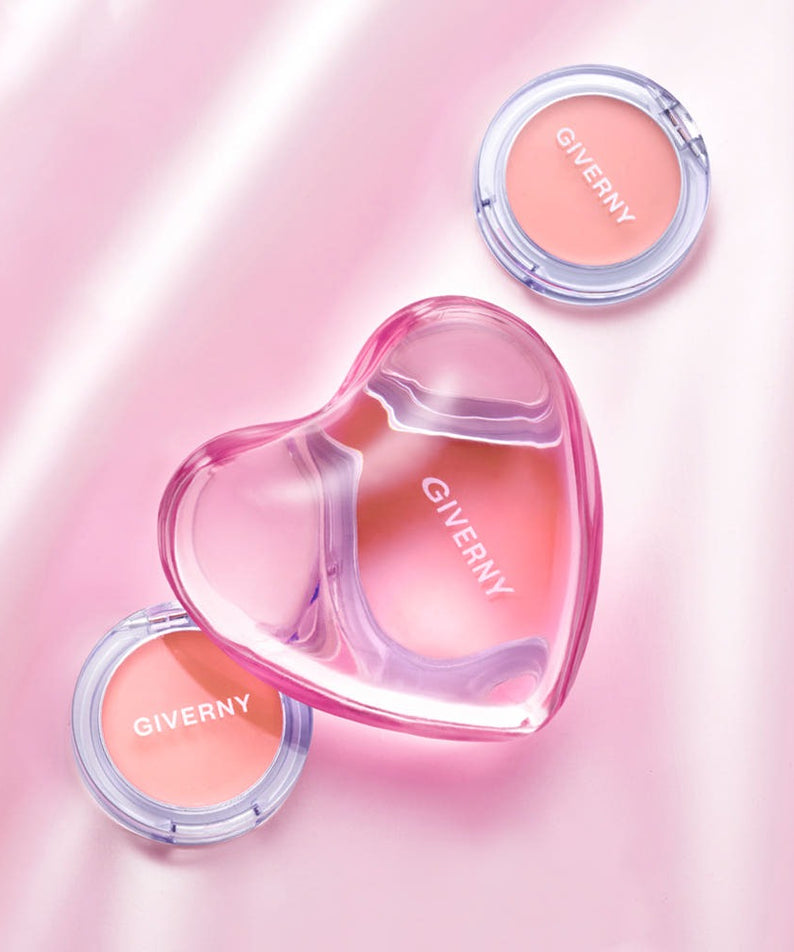 Maquillage élégant avec GIVERNY Dewy Gel Glow Blusher 2.7g et boîte cœur, parfait pour un éclat naturel et lumineux des joues.