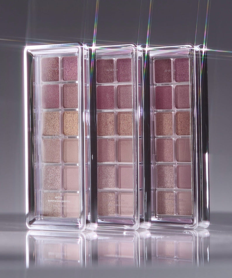 Palette de fards à paupières GLOW Anime Eyeshadow Palette avec couleurs variées et finition brillante, idéale pour un look anime parfait.