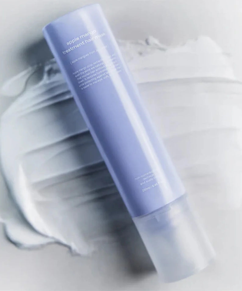 GLOW Apple Mango Hair Treatment 250ml sur fond gris, soin capillaire revitalisant et hydratant à la pomme et mangue, format 250ml.