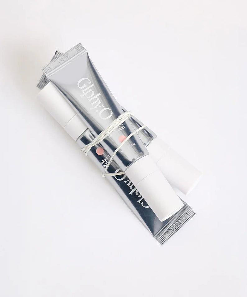 GLPHYO Pink Pepper Lip Plumper 10ml de la marque GLPHYO sur fond blanc, tube rose et argent, gros plan.