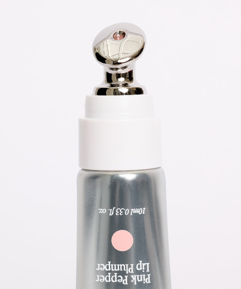 GLPHYO Pink Pepper Lip Plumper 10ml de la marque GLPHYO, gros plan sur flacon blanc et bouchon argent, fond clair.
