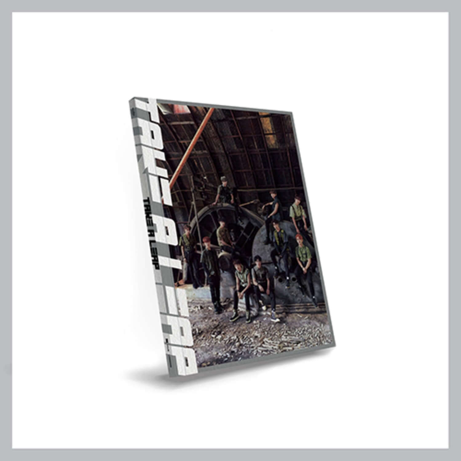 GOLDEN CHILD - 4TH [TAKE A LEAP] (A VER.) - Album Kpop, pochette sur fond blanc, visuel groupe en scène sombre