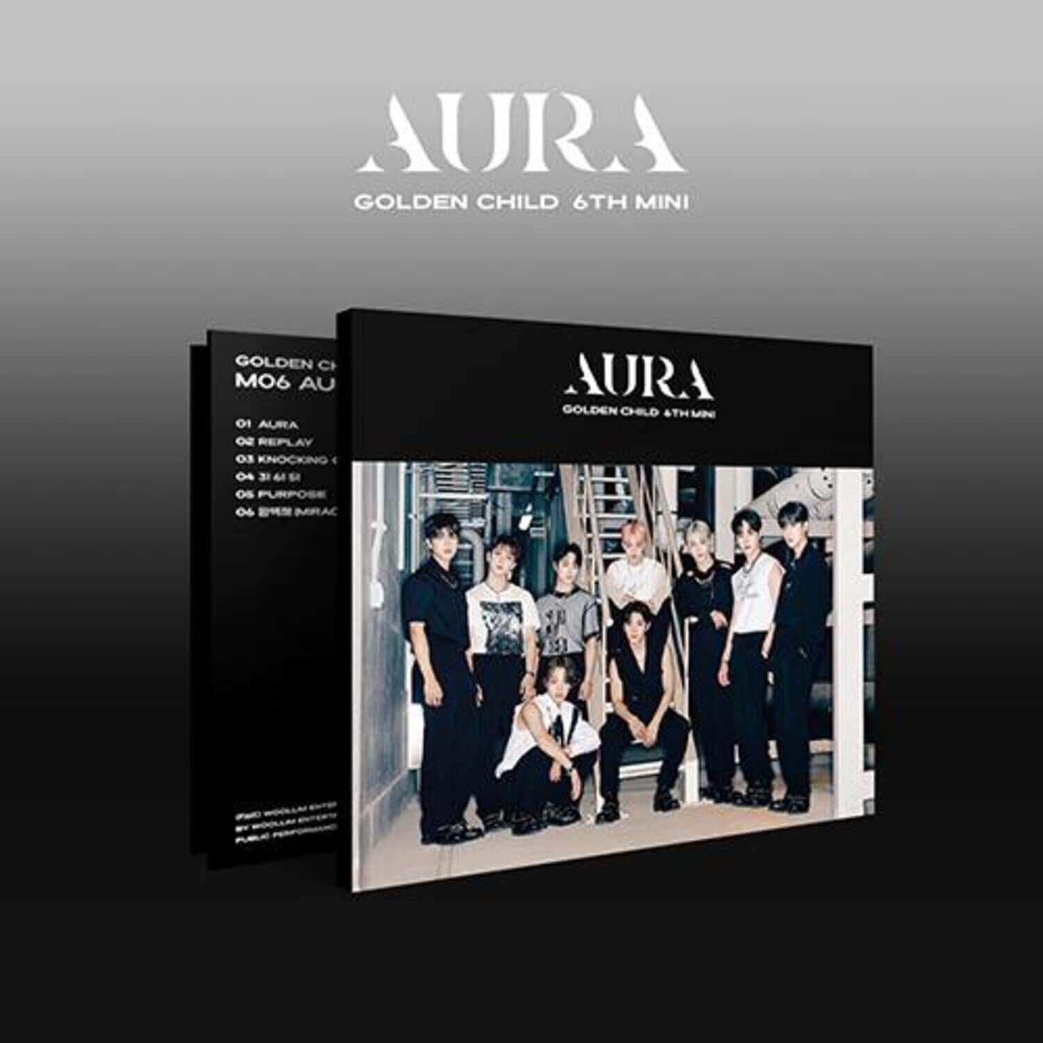 GOLDEN CHILD - 6th Album [AURA] (Compact Ver.) - Album Kpop compact avec photo du groupe sur fond studio.