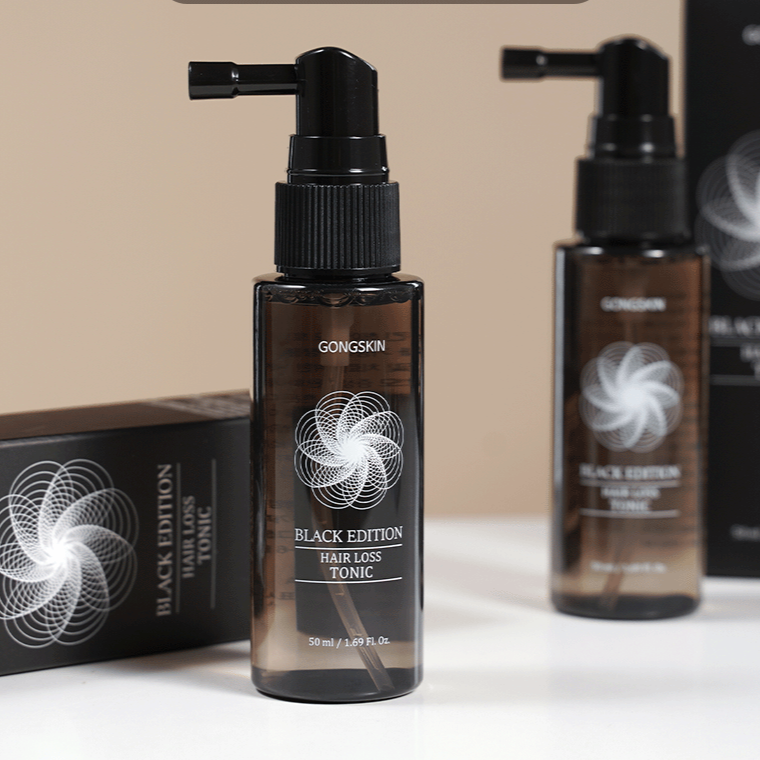 GONGSKIN  Backup Hair Hair Loss Tonic 50ml, flacon noir sur table, décor salle de bain, marque GONGSKIN, fond flou.