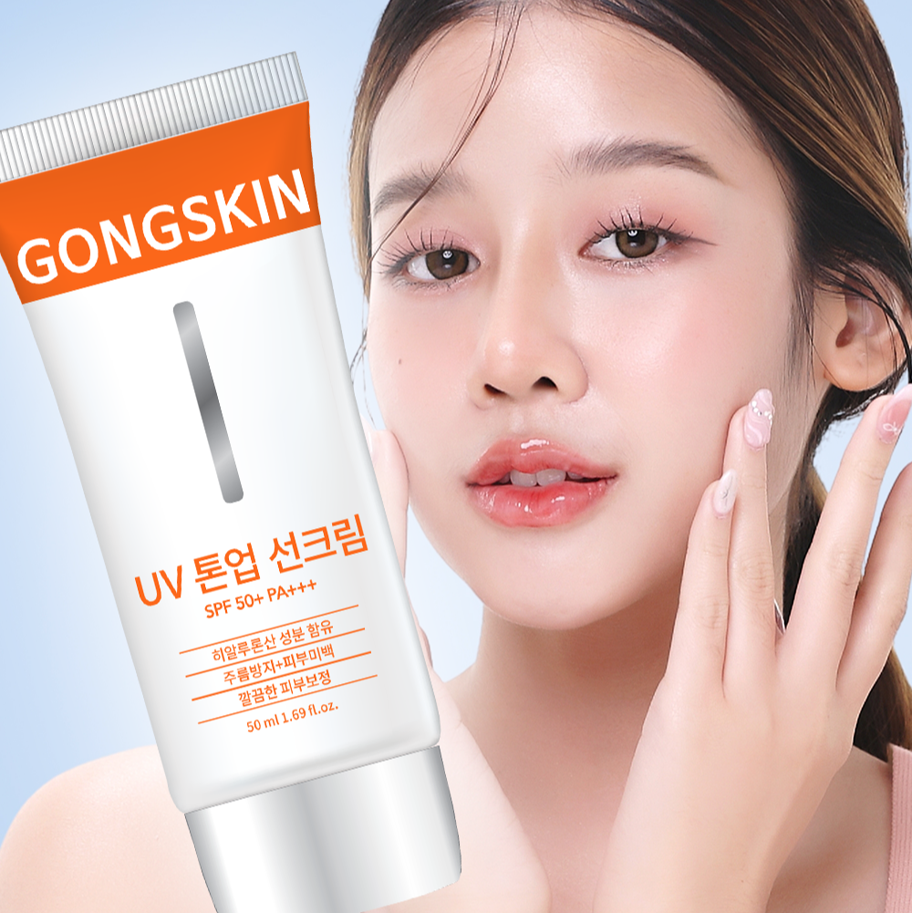 GONGSKIN  UV Tone-up Sunscreen 50ml GONGSKIN : tube et femme au maquillage, peau lumineuse, contexte en plein jour
