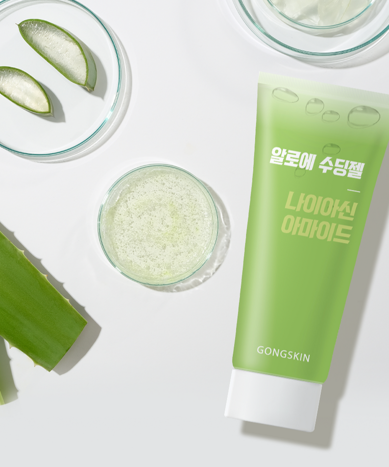 GONGSKIN Aloe Niacinamide Massage Soothing Gel 100ml en tube, entouré d'aloe vera frais sur fond blanc.