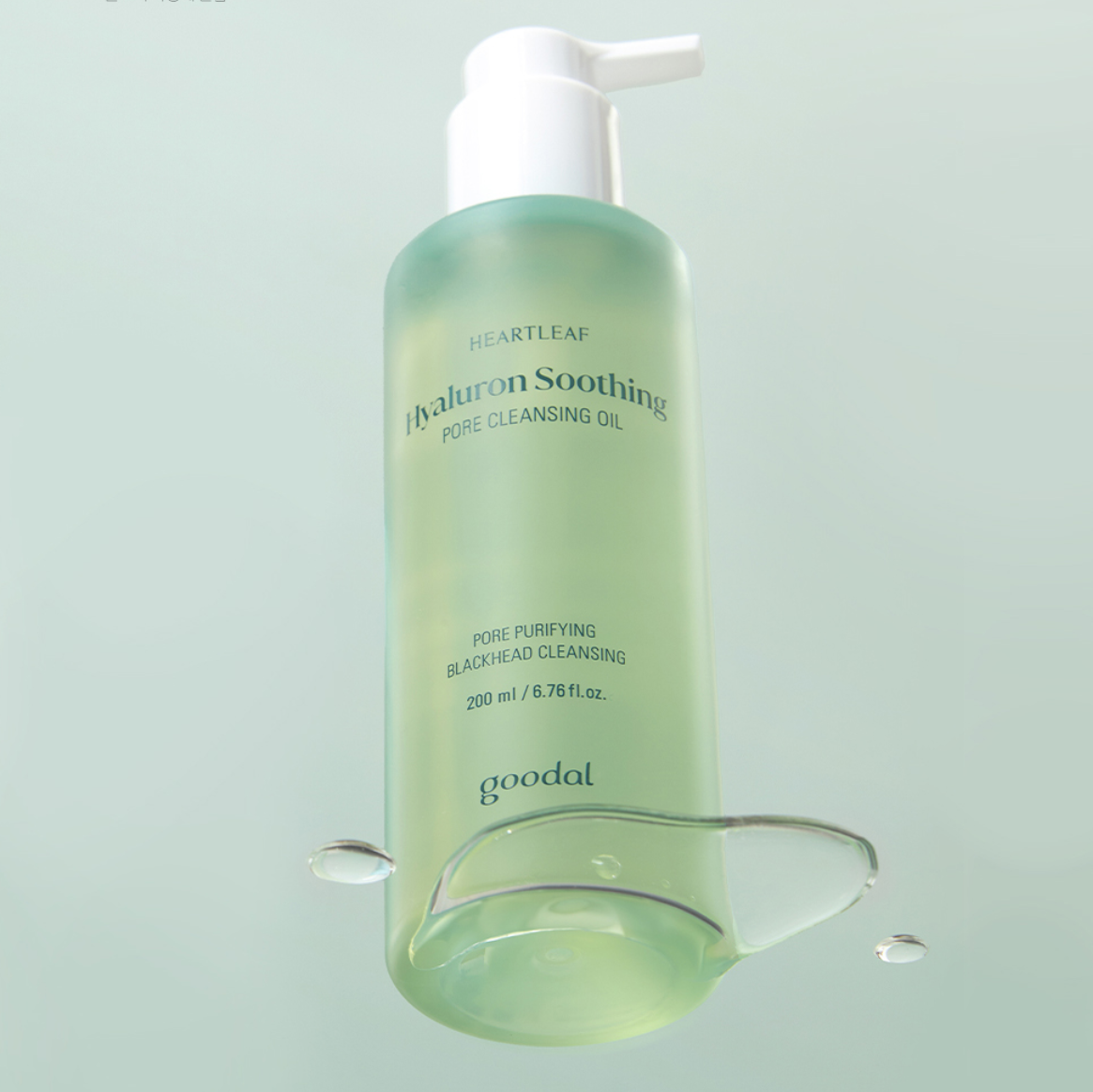 GOODAL Eoseongcho Hyaluronic Soothing Pore Cleansing Oil 200ml, flacon vert avec gouttes d’eau, fond clair (visuel produit).