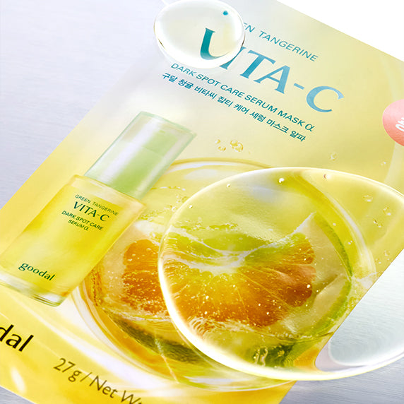 Décris l'image en français: GOODAL Green Tangerine Vita C Spot Care Serum Mask Alpha 5 Sheets, marque GOODAL, sérum masque en sachet.