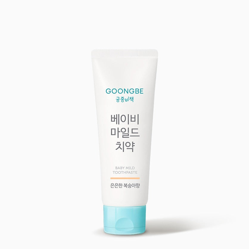 Décris l'image en français: GOONGBE  Baby Mild Toothpaste 80g ( Peach Flavor ) de la marque sur fond clair, tube blanc.