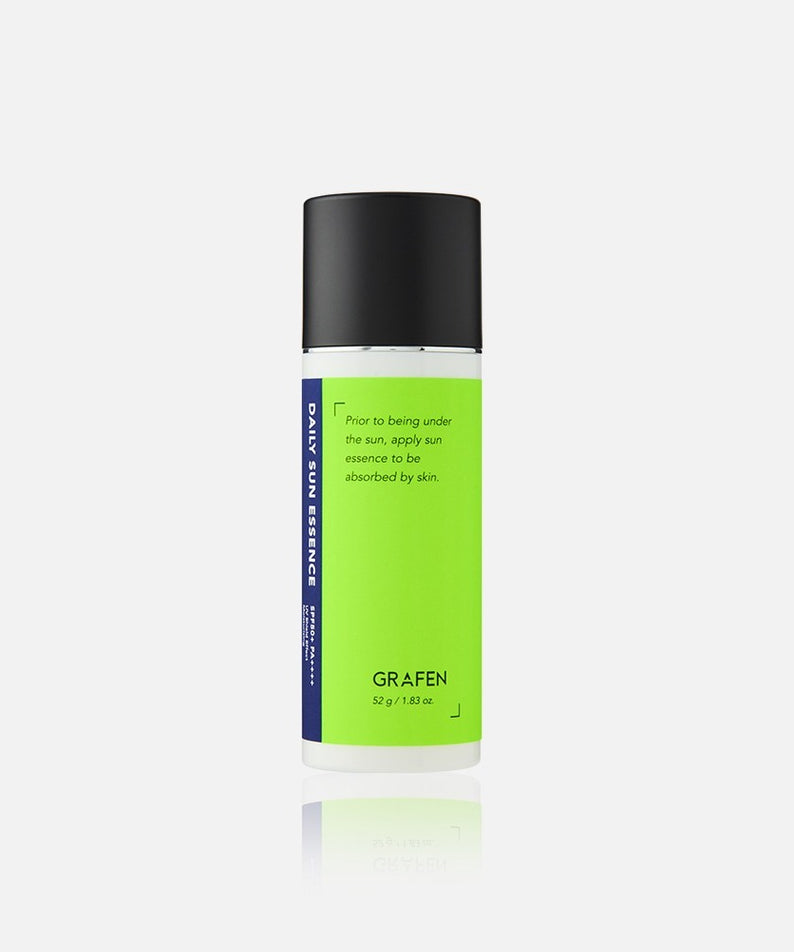 GRAFEN  Daily Sun Essence 52g, flacon vert sur fond blanc, marque GRAFEN, contexte produit soins solaires