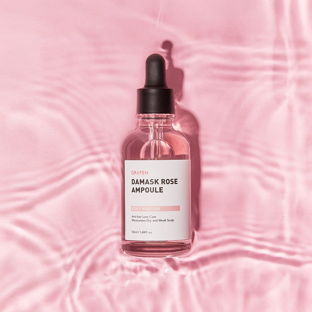 GRAFEN  Damask Rose Ampoule 50ml : flacon sérum rosé sur tissu rose, fond damassé, marque GRAFEN