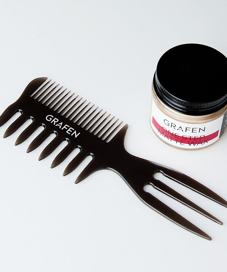 GRAFEN Multi Pomade Comb, peigne noir et pot de pommade sur fond clair, marque GRAFEN en contexte coiffure