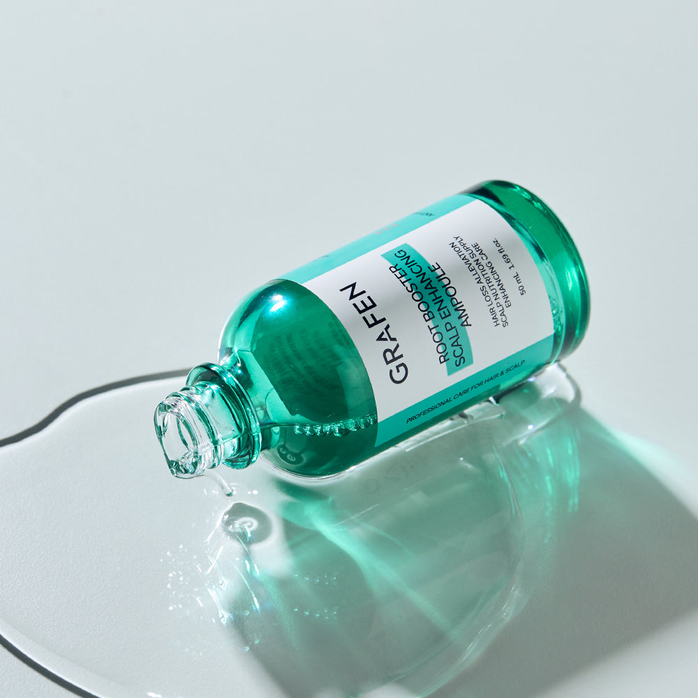 GRAFEN  Root Booster Ampoule 50ml de la marque GRAFEN, flacon vert sur base blanche, goutte et lumière studio.