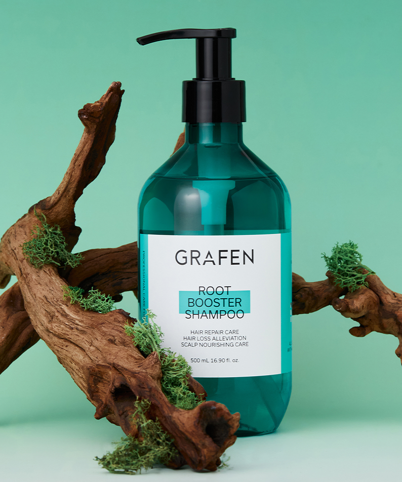 GRAFEN  Root Booster Shampoo 500ml : bouteille verte sur fond vert avec racines décoratives, photo produit marque GRAFEN.