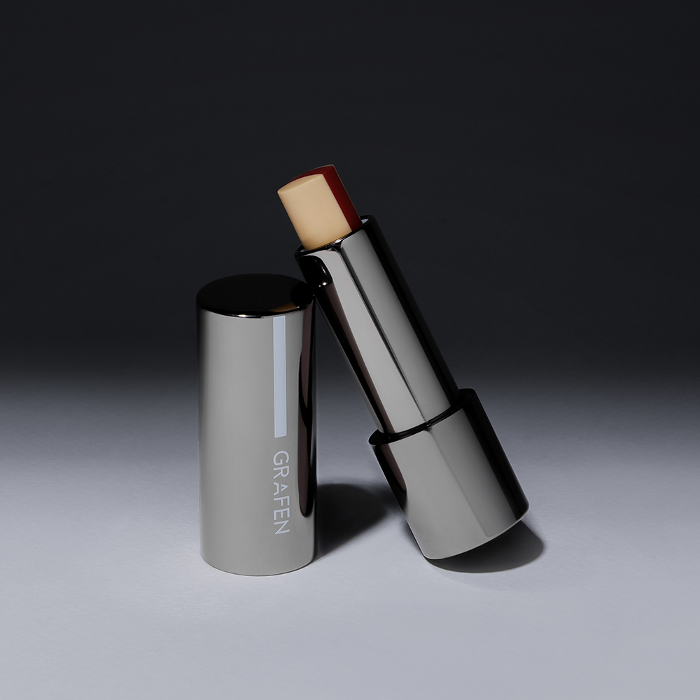 GRAFEN  Triple Lip™ 3.9g, rouge à lèvres noir et argent sur fond sombre, marque GRAFEN en contexte produit.