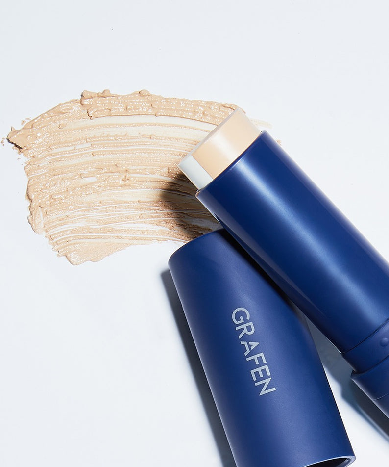 GRAFEN  Triple Lip™ Handsome Lip/ Color Lip de la marque GRAFEN sur fond clair, packaging bleu et swatch nude