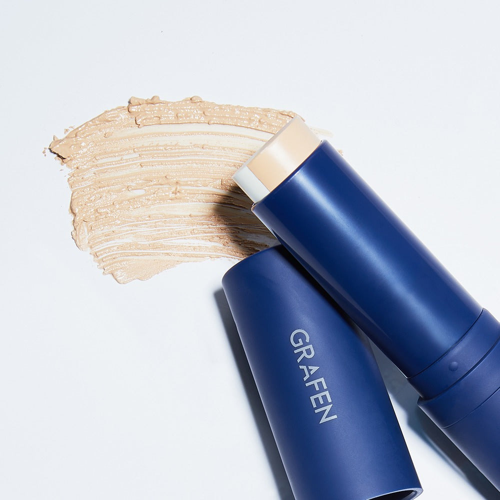 GRAFEN  Triple Lip™ Handsome Lip/ Color Lip de la marque GRAFEN sur fond clair, packaging bleu et swatch nude