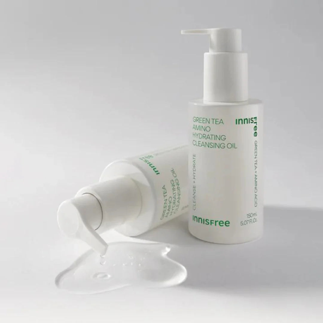 INNISFREE Green Tea Amino Hydrating Cleansing Oil 150ml, pompe et flacon sur fond blanc, texture huileuse visible