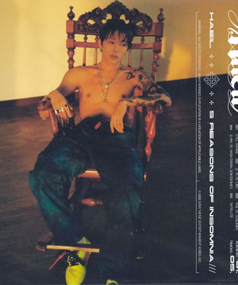 HAEIL - Album Kpop de HAEIL : photo Kpop stylée, artiste en scène, ambiance dorée, couverture album