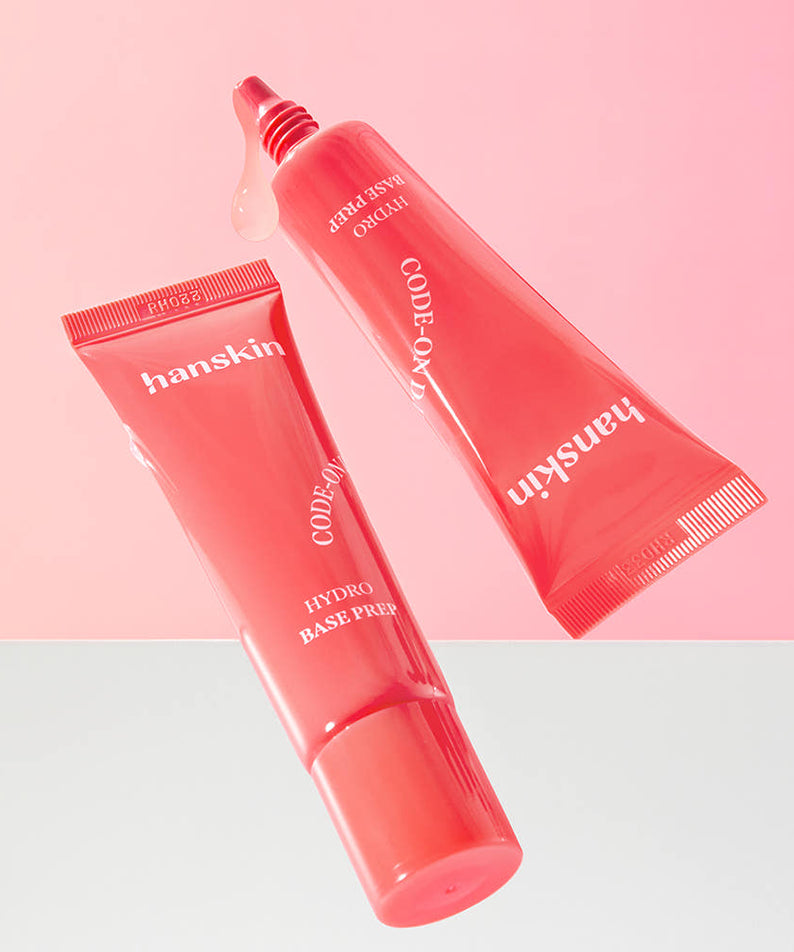 Photo produit HANSKIN Code On DD Hydro Base Prep 30ml, tubes rouges sur fond rose, marque HANSKIN visible.