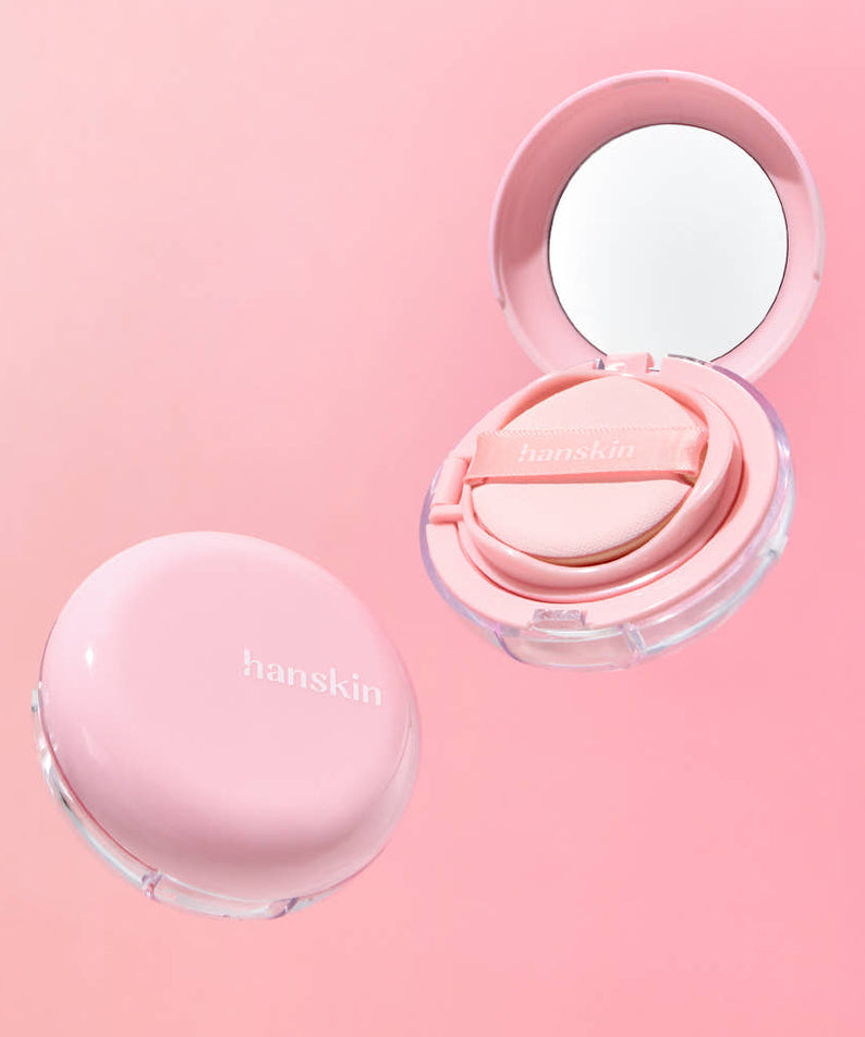 HANSKIN Pink Moisturizing Tone-Up Sun Cushion 8g, boîtier rose sur fond rose, marque HANSKIN en packaging maquillage.