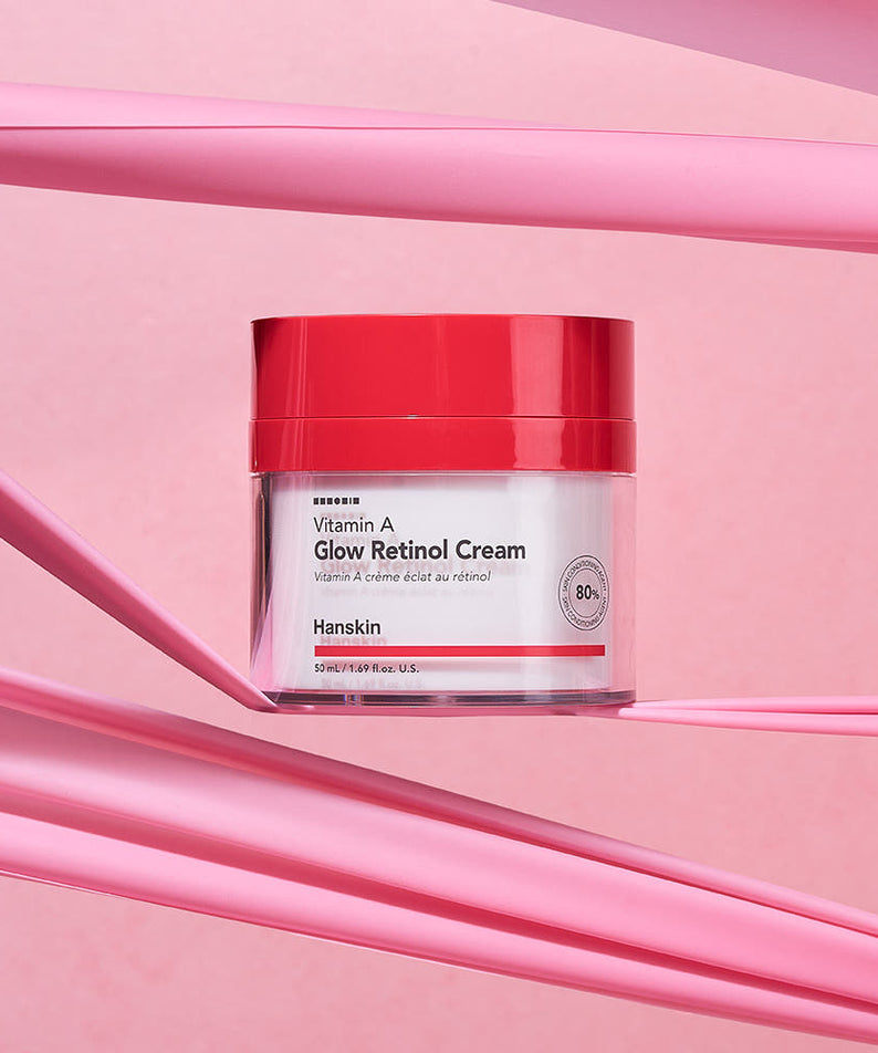 HANSKIN Vitamin A Glow Retinol Cream 50ml : pot rouge sur fond rose, mise en scène beauté de la marque HANSKIN