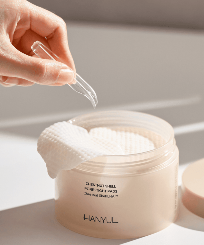 HANYUL Buddleberry Pore Tightening Pad, soin peau pour resserrer les pores, image de produit cosmétique en utilisation limitée