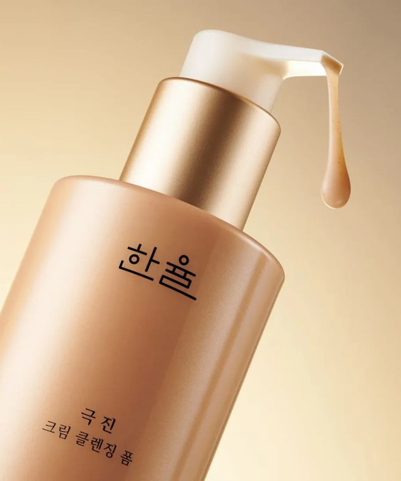 HANYUL Extreme Cream Cleansing Foam 200ml, mousse visage en flacon doré sur fond beige, marque HANYUL en gros plan