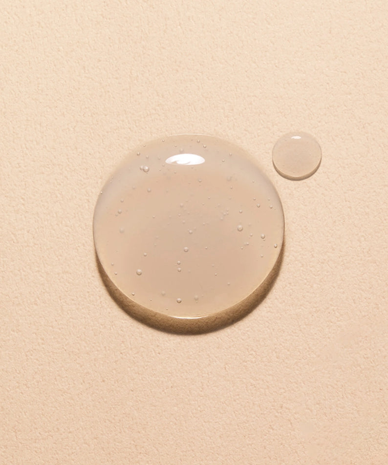 Texture du produit HANYUL Extreme Skin 125ml, gouttes de soin sur fond neutre. Cosmétique coréen hydratant et nourrissant.