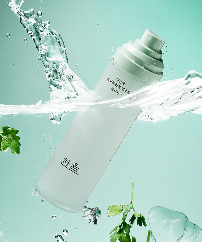 HANYUL Young Artemisia Trouble Mist 120ml, vaporisateur pour peau fraîche et apaisée, flacon design élégant sur fond vert