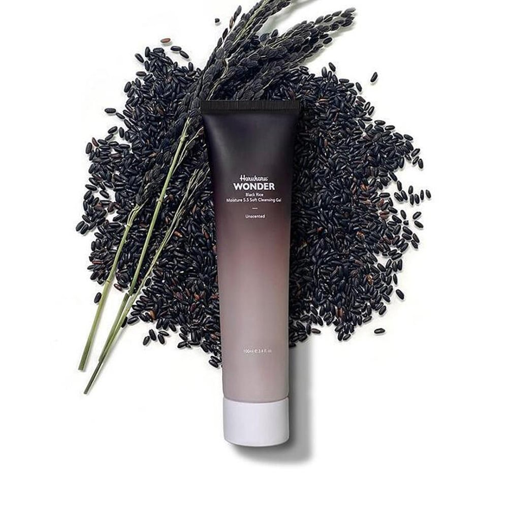HARUHARU Black Rice Moisture Mildly Acidic Soft Cleansing Gel 100ml, flacon noir sur fond blanc avec riz noir, marque HARUHARU.