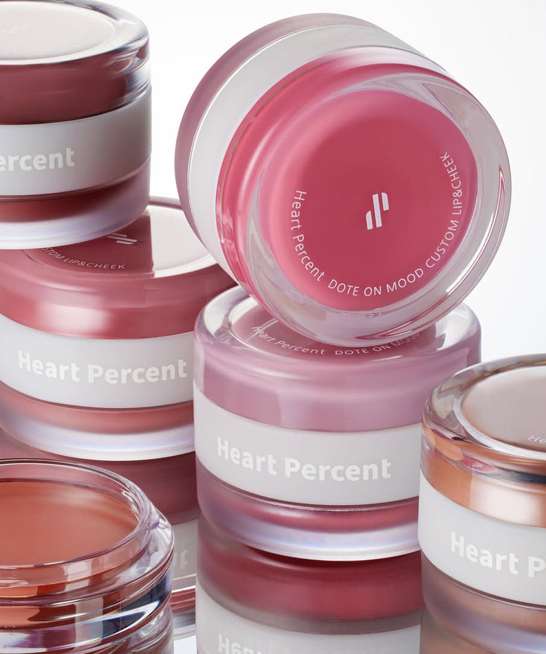 HEART PERCENT Dot On Mood Custom Lip & Cheek produits pour lèvres et joues en pots élégants, couleurs variées, vue rapprochée.