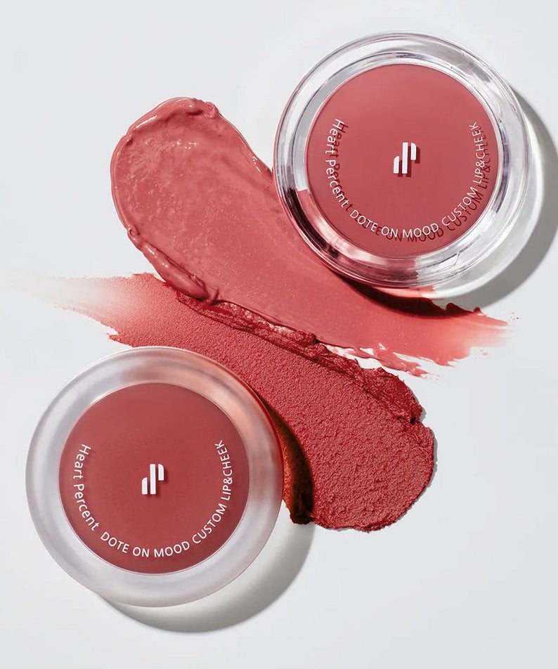 HEART PERCENT Dot On Mood Custom Lip & Cheek, produit cosmétique pour lèvres et joues, deux pots ouverts avec texture visible.