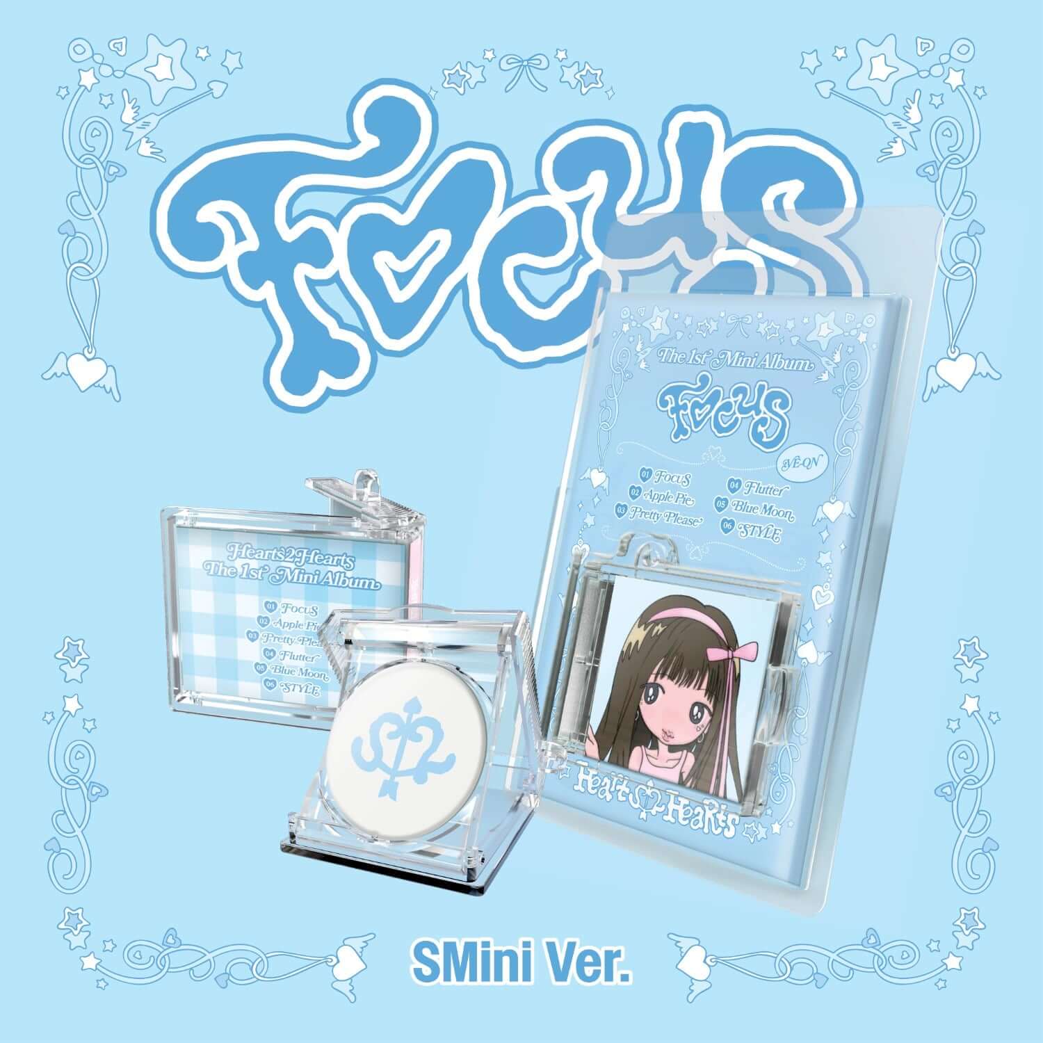 HEARTS2HEARTS - 1st Album [FOCUS] (SMini Ver.)(Smart Album) (Random) - Album Kpop, visuel bleu avec boîtier et photo.