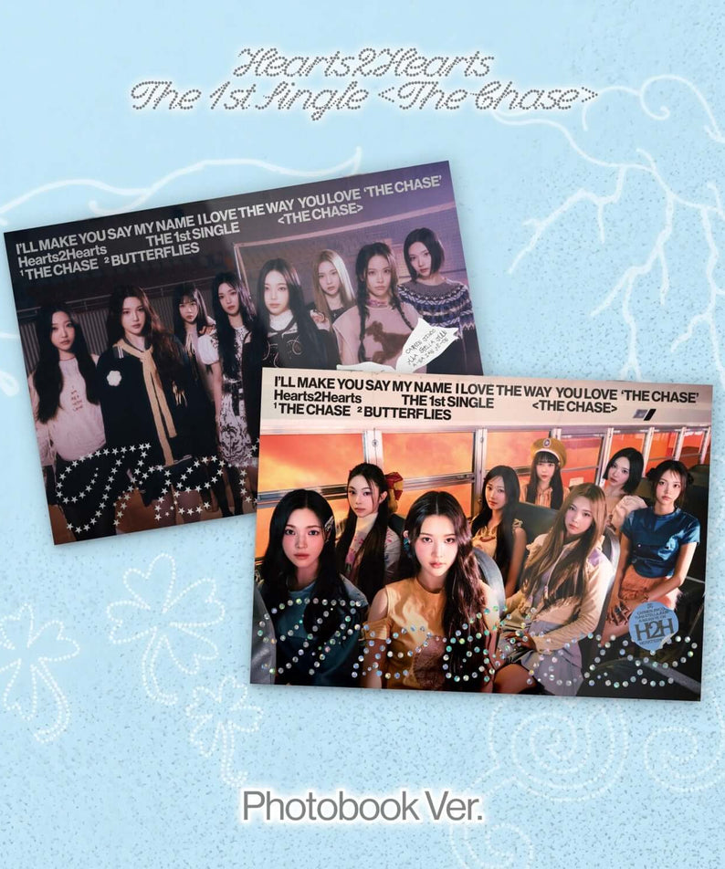 HEARTS2HEARTS - 1st Album [The Chase] (Photobook Ver.) (Set of 2) : couverture Kpop sur fond bleu ciel, pack photo.