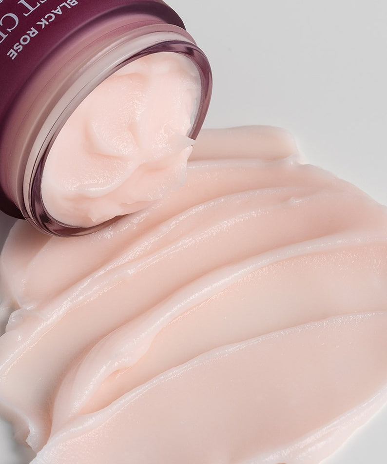 Crème HEIMISH Black Rose Hydra Plumping Shavet Cream 50ml en texture, idéale pour une peau éclatante et hydratée. Cosmétiques de luxe.