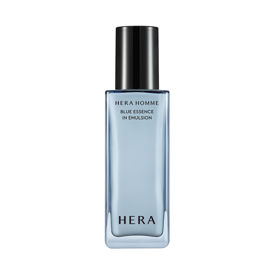 HERA Homme Blue Essence in Emulsion 110ml HERA, flacon bleu en studio sur fond noir, produit masculin.