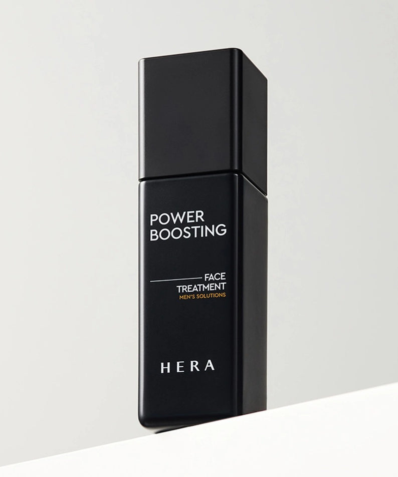 HERA Powder Boosting Face Treatment 110ml, flacon noir sur fond clair, marque HERA en évidence, soins visage