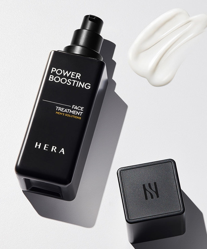 HERA Powder Boosting Face Treatment 110ml HERA, flacon noir et texture crème blanche sur fond clair, contexte beauté