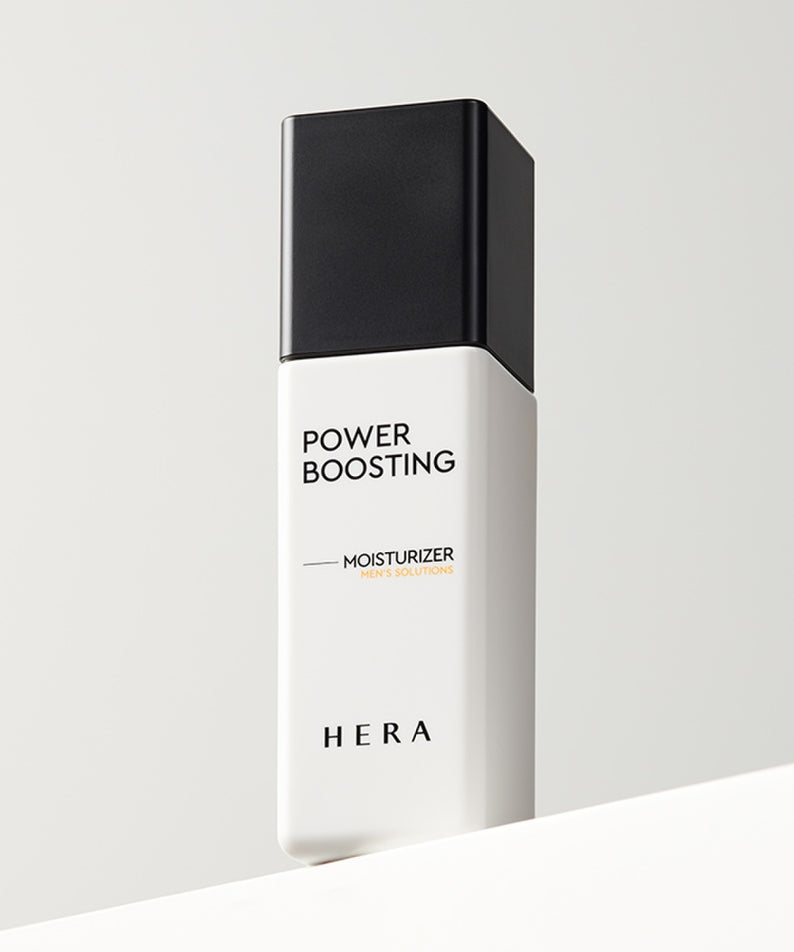 HERA Power Boosting Moisturizer 110ml de HERA, flacon blanc et noir sur fond clair, visuel produit en studio.