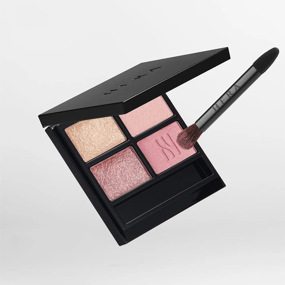 HERA Quad Eye Color, palette maquillage yeux HERA avec applicateur, visuel sur fond blanc, maquillage vibrant