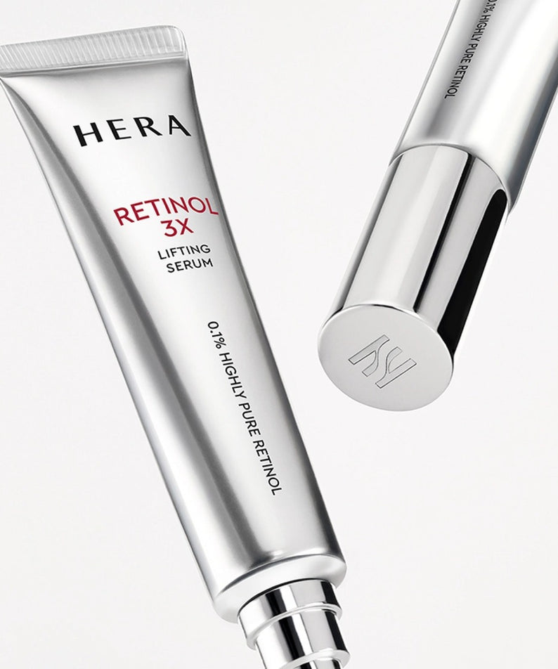 HERA Retinol 3X Lifting Serum 25ml de la marque HERA sur fond blanc, flacons et tube silver.