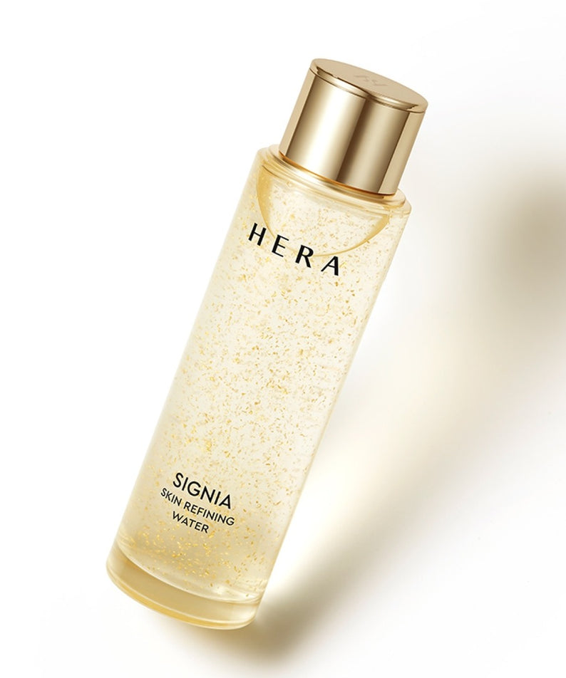 HERA Signa Skin refreshing Water 180ml de HERA, flacon doré sur fond clair, eau rafraîchissante pour le visage.