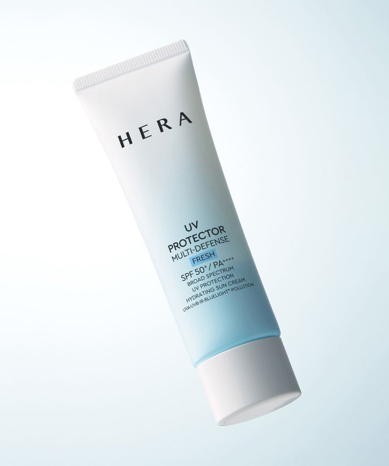 HERA UV Protector Multi-Defense Fresh SPF50+PA++++ 50ml : tube de protection solaire HERA sur fond bleu clair