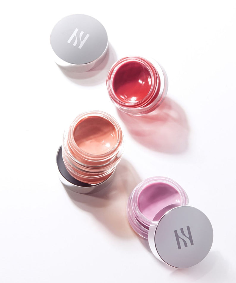 Packshot de trois nuances du produit HERA Sensual Lip & Cheek 7g, cosmétique polyvalent pour les lèvres et les joues.